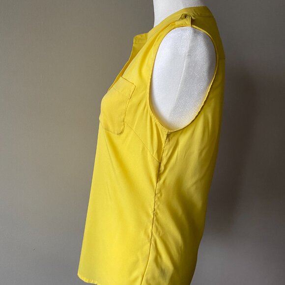 Banana Republic Factory Sleeveless Button-Up Blouse in Yellow, Size XS - Picture 3 of 7